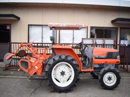 a3042 【九州の一部配送可能】Kubota クボタ GL280 4WD トラクター 1813h サンバイザー付 パワステ 自動水平モンローマチック  | 中古農機具の買い取りと販売の専門店｜GT Agri