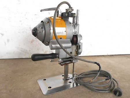 A20h3346 KM CLOTH CUTTING MACHINE Km Mack KS-EU 布裁断機 50-60Hz 100V アパレル クロスカ  | 中古農機具の買い取りと販売の専門店｜GT Agri