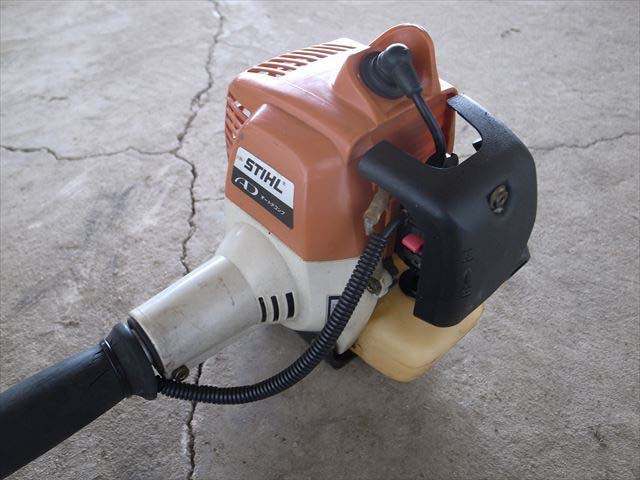 Be3382 STIHL スチール FS2600 肩掛式草刈機 26cc 両手ハンドル 動画有